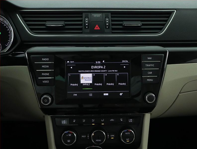 Škoda Superb (2015) 2.0 TSI - fotka 12 z 17