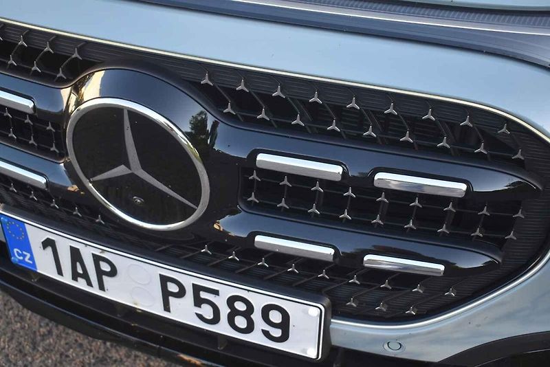 Prémiová automobilka přiváží novou generaci svého nejmenšího klasické SUV.