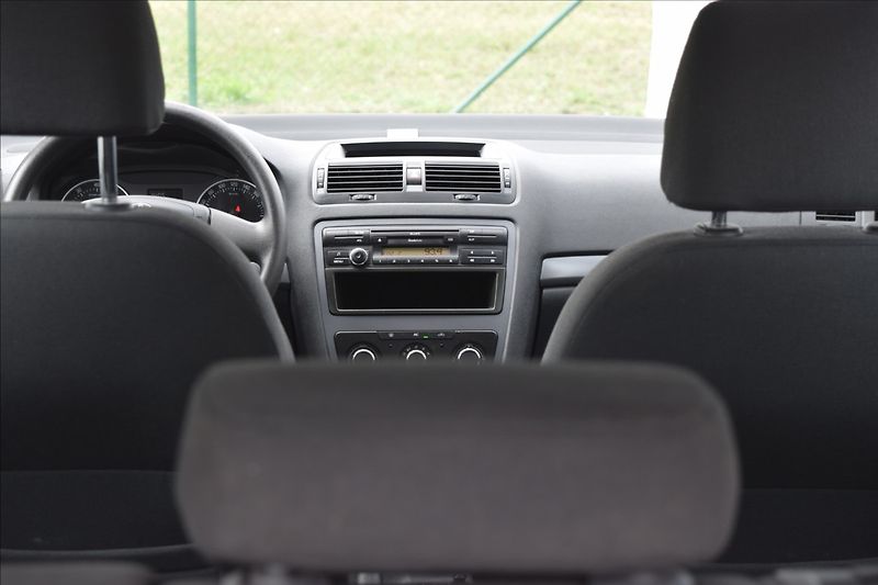 Škoda Octavia 1,2 i 77KW KLIMA VÝHŘ.ČEL.SKLO - fotka 14 z 37
