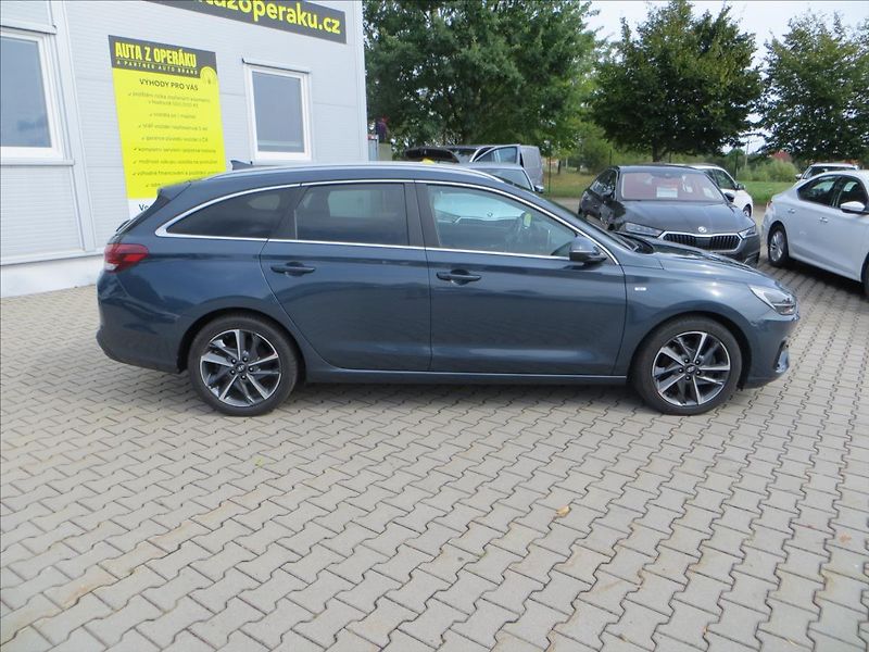 Hyundai i30 1,5 T-GDI M-Hev Style kombi - fotka 10 z 30