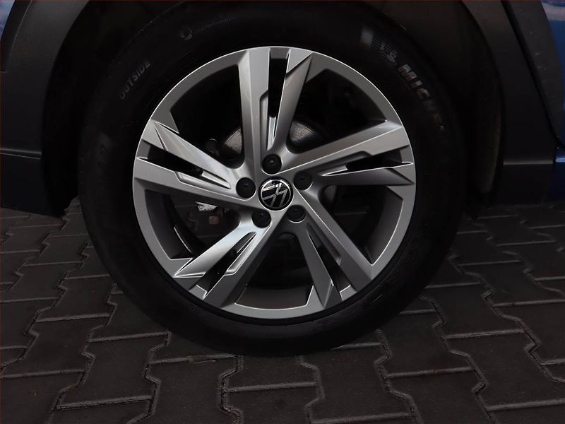 Volkswagen Taigo (2022) R-Line 1.0 TSI, Automat, Navi - fotka 15 z 21