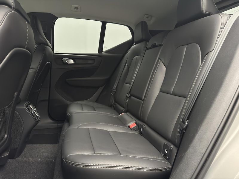 Volvo XC40 B4 DARK PLUS AUT CZ 1.maj - fotka 6 z 46