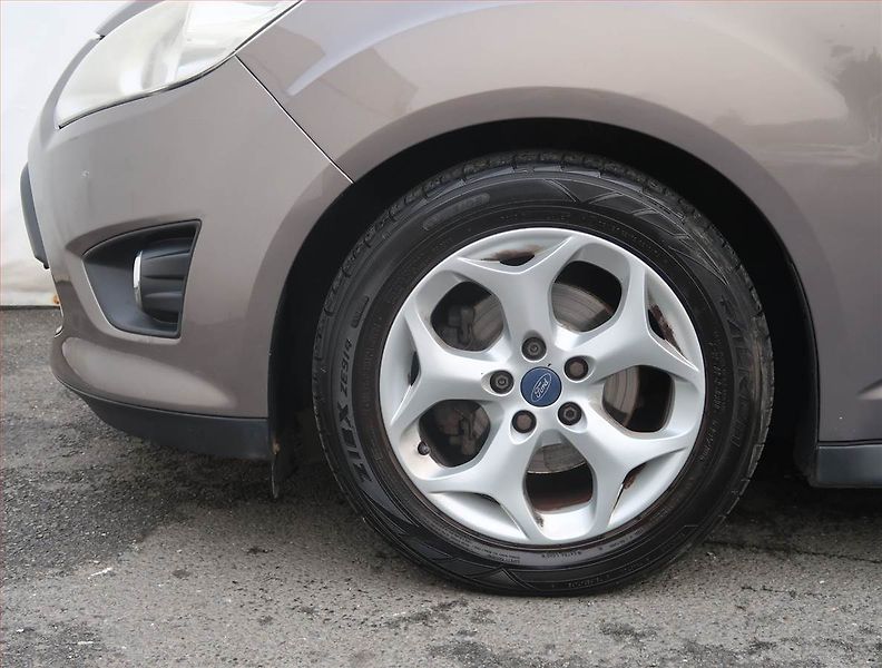 Ford C-MAX (2012) Trend 1.6 16V, Vyhř. sedaček - fotka 14 z 18