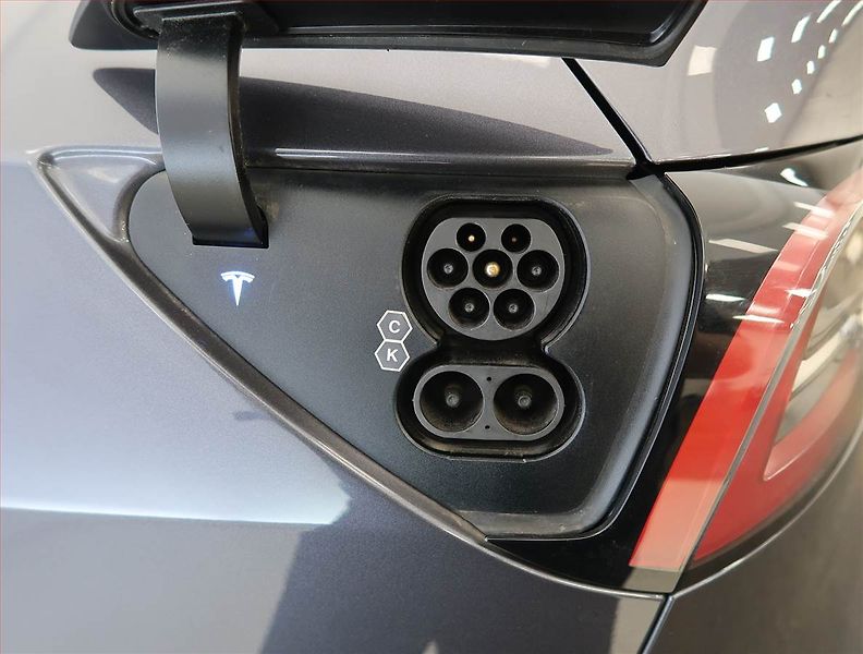 Tesla Model Y (2022) Long Range AWD 79kWh, SoH 92% - fotka 32 z 33