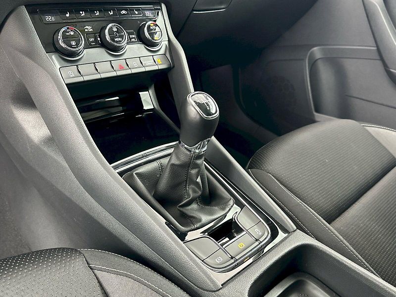 Škoda Karoq (2023) 2.0TDI 110kW Ambition Tour - fotka 22 z 32