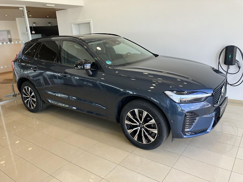 Volvo XC60 B5 AWD Plus Dark-REZERVACE - fotka 2 z 46