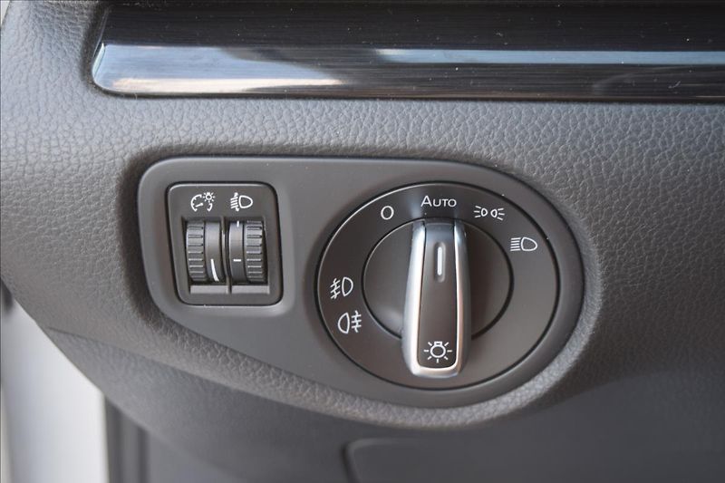 Seat Alhambra 2,0 TDI 100KW 7MÍST TOP VÝBAVA - fotka 36 z 50