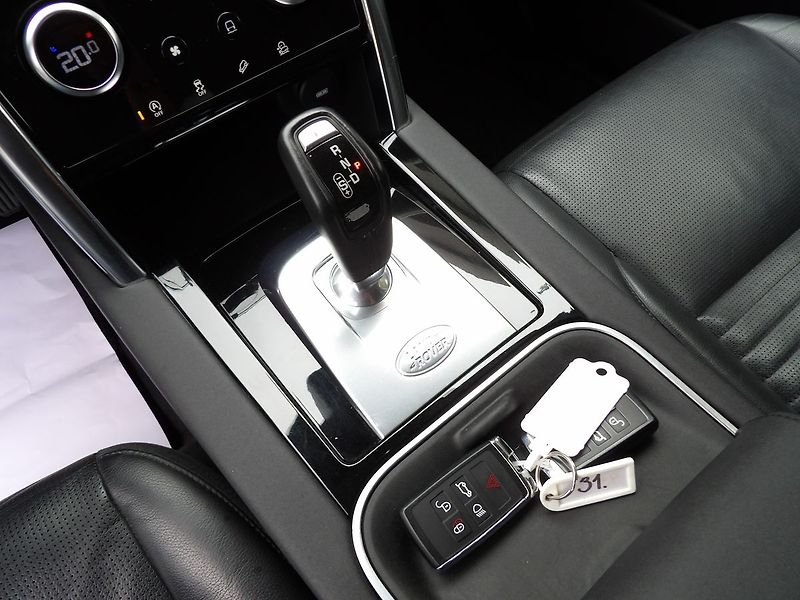 Land Rover Discovery Sport D150 S AWD A/T 7míst Tažné DPH - fotka 13 z 35