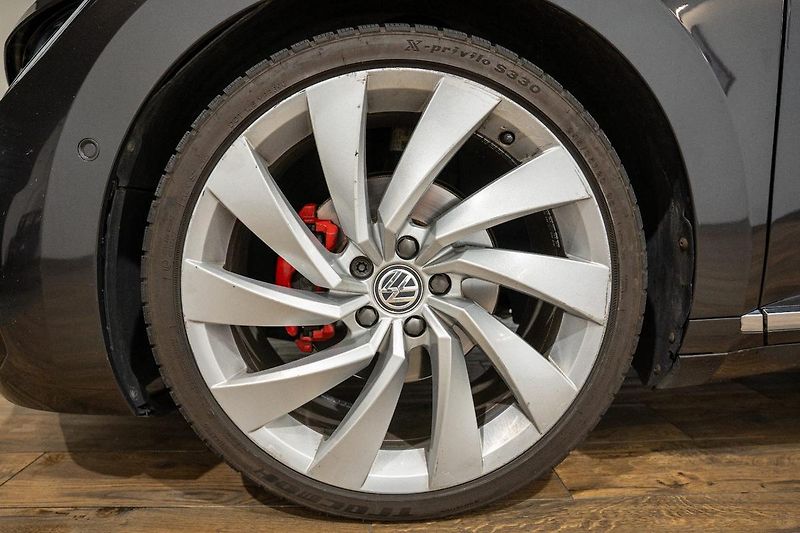 Volkswagen Arteon 2.0 TDI R-Line 140 kW - fotka 33 z 34