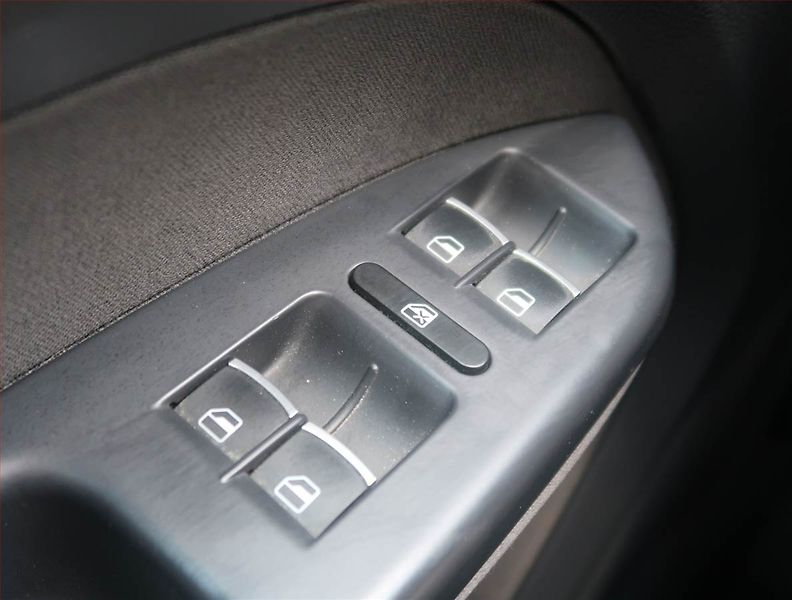Volkswagen Touran (2012) Comfortline 1.4 TSI, Navi - fotka 15 z 19