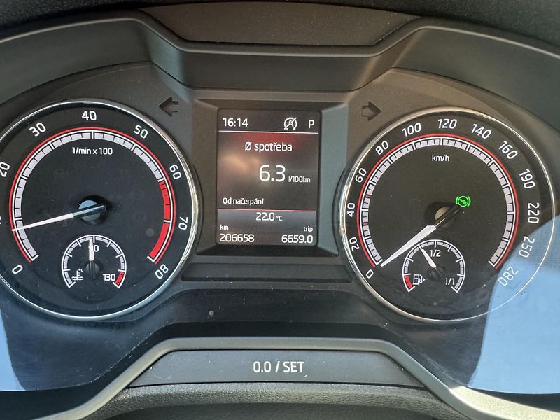 Škoda Octavia (2020) RS 2.0TSI 180kW DSG ACC LED ČR - fotka 15 z 29