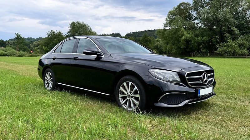 Mercedes-Benz Třídy E (2019) pravidelný servis, hezký stav - fotka 1 z 20