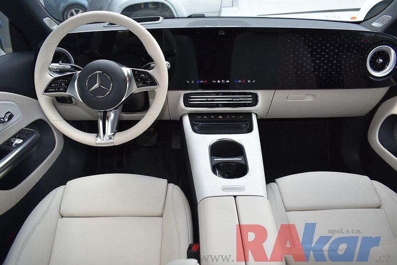 Mercedes-Benz CLA 350 EQ 4matic, Premium+/5let z - fotka 15 z 28