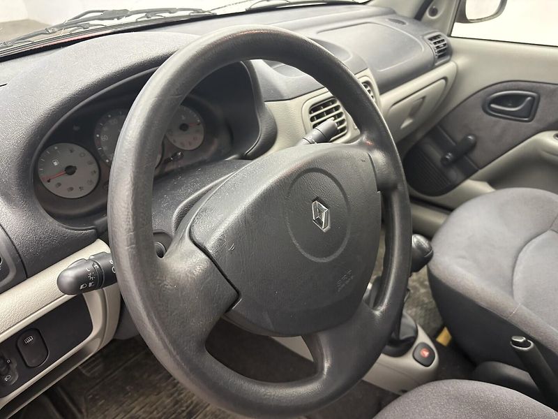 Renault Thalia 1.4 i - fotka 7 z 22