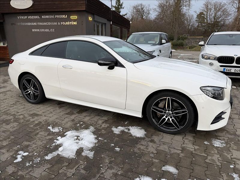 Mercedes-Benz Třídy E 220d 4Matic AMG - fotka 4 z 29