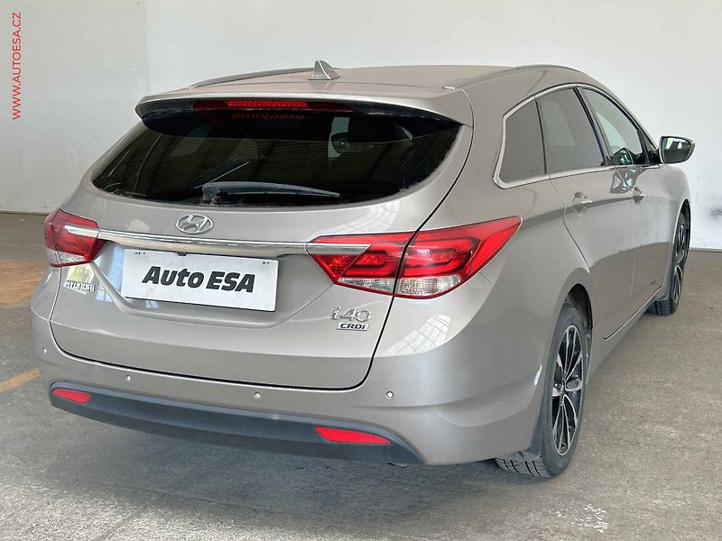 Hyundai i40 (2017) 1.7 CRDi, ČR, Navi, kamera - fotka 4 z 17