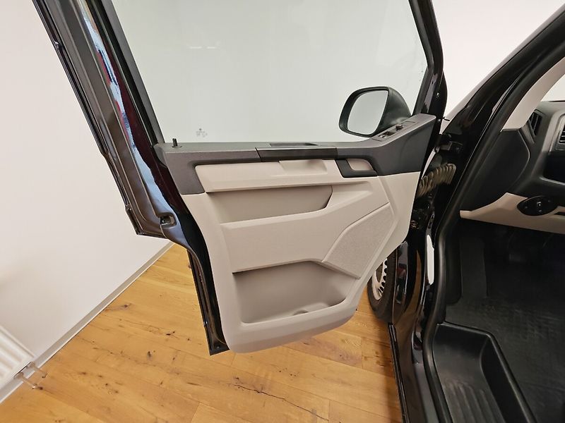 Volkswagen Transporter 2,0Tdi Man , 8míst - fotka 16 z 28