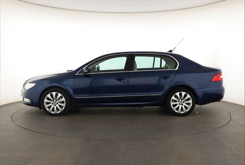 Škoda Superb (2008) Elegance 2.0 TDI, Xenony - fotka 3 z 19