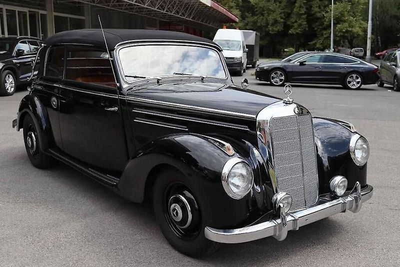 Mercedes-Benz W187 220B Cabrio na portálu TipCars.
