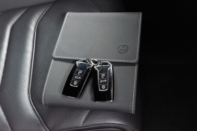Volkswagen Touareg 3.0 TDI R-LINE*ZÁRUKA*TAŽNÉ*ČR - fotka 39 z 48