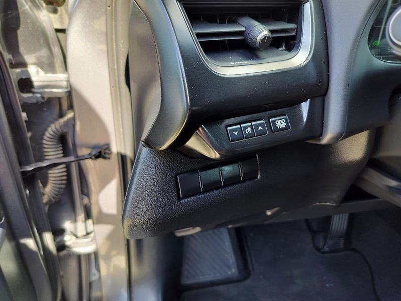 Lexus UX 250h BUSINESS edition,alcantara - fotka 11 z 24