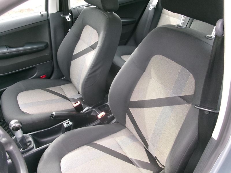 Škoda Fabia (2006) 1,4 16V KLIMA 2.MAJ - fotka 11 z 23