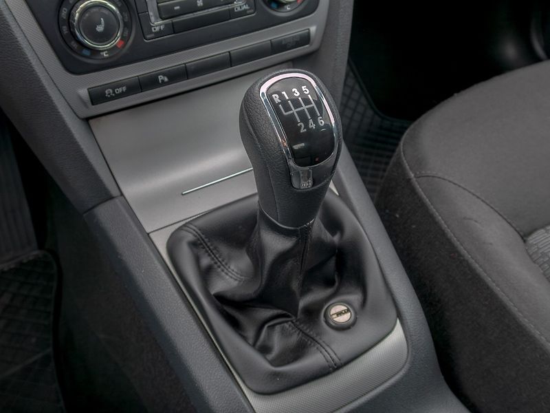 Škoda Octavia (2011) ČR 2.0TDI 103KW – VÝHŘEV - fotka 24 z 42