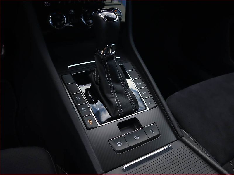 Škoda Superb (2022) Sportline 2.0 TDI - fotka 16 z 26