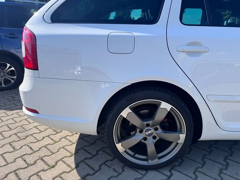 Škoda Octavia (2010) RS DSG 2,0 TSI 147 KW STK - fotka 15 z 50