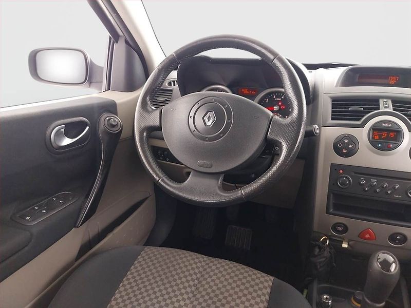 Renault Mégane (2003) 1.6 16V , Klima - fotka 7 z 17