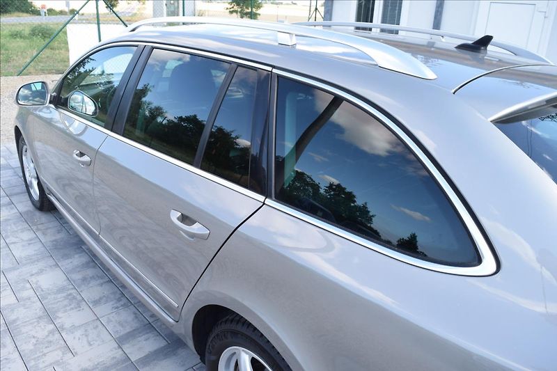 Škoda Superb 2,0 TDI 125KW TOP VÝBAVA ALU - fotka 11 z 50