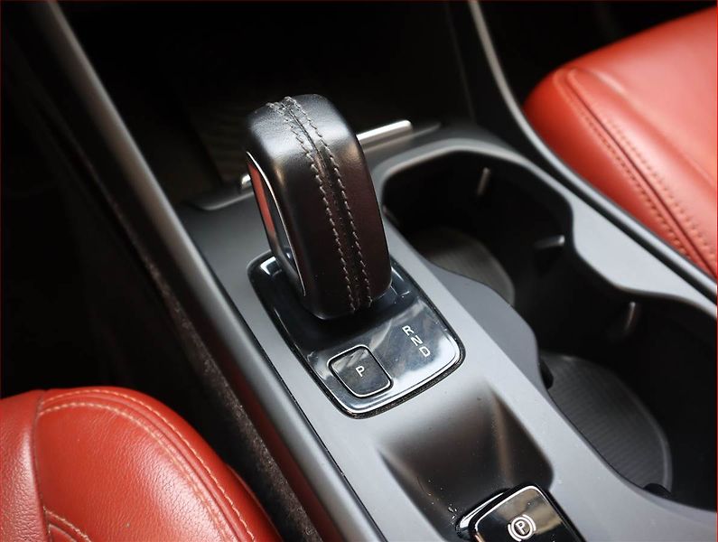 Volvo XC40 (2018) Inscription D4 AWD - fotka 13 z 20