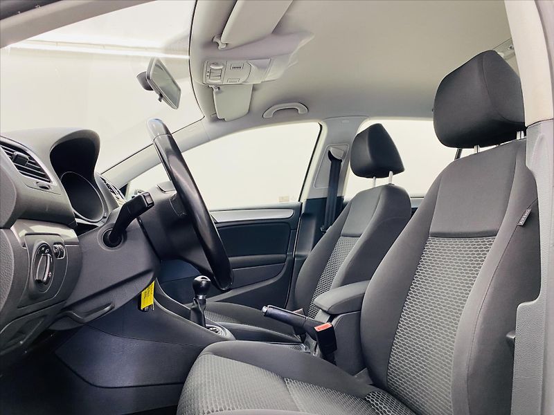 Volkswagen Golf 1,6 TDI 77kW - fotka 5 z 22