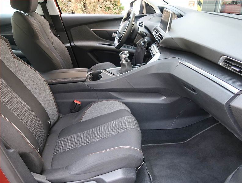Peugeot 3008 (2017) 1.2 PureTech, Tempomat - fotka 9 z 19