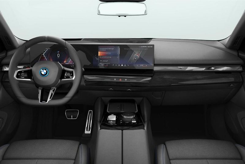 BMW Řada 5 550e xDrive Touring - fotka 3 z 4