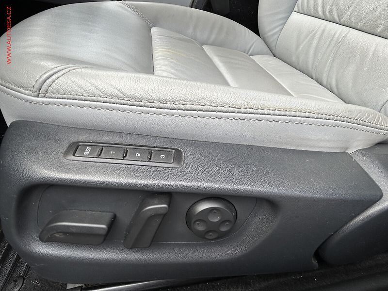 Škoda Octavia (2012) 2.0 TDi, ČR, L&K, servis - fotka 14 z 18