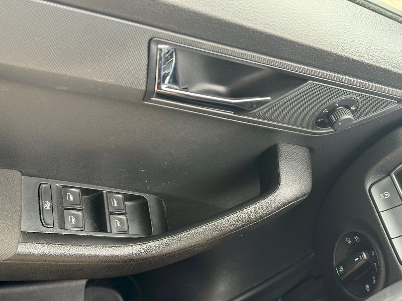 Škoda Fabia (2015) 1.2 TSI 66 kW Style Combi - fotka 19 z 25