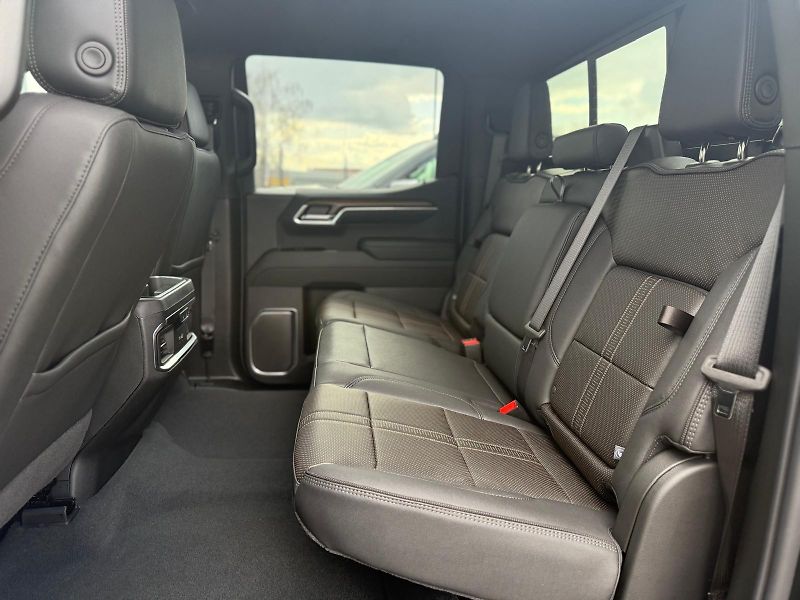 Chevrolet Silverado (2026) HIGH COUNTRY Midnight 6.2l - fotka 7 z 19