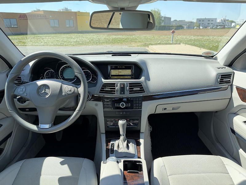 Mercedes-Benz Třídy E 250 CGI 5G KUPÉ SERVISKA - fotka 13 z 39
