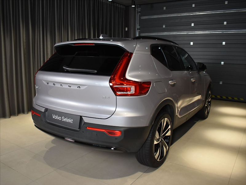 Volvo XC40 2,0 B4 Ultra Panorama,BLIS - fotka 4 z 24