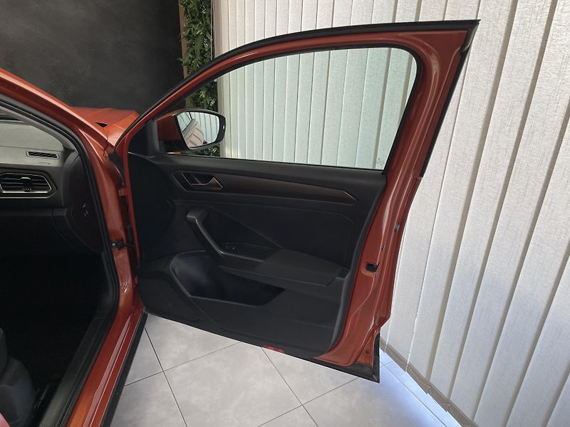 Volkswagen T-Roc 1.5 TSi 110 kW 6M REZERVACE  - fotka 13 z 27