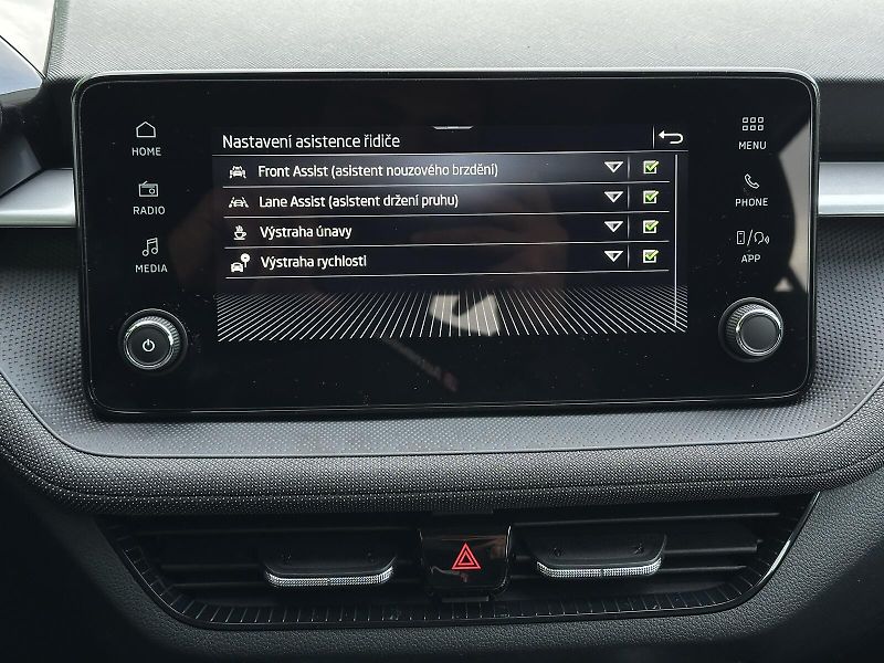 Škoda Fabia 1.0TSi 95PS LED V.Cockpit Clim - fotka 28 z 36