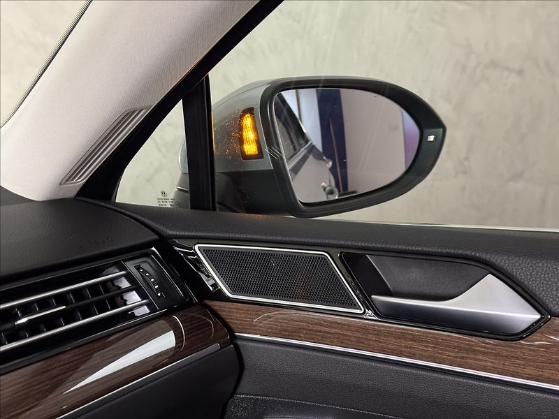 Volkswagen Passat 2,0 TDi  DSG Highline Virtual - fotka 27 z 49