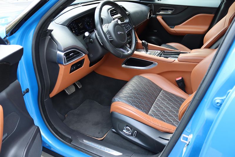 Jaguar F-Pace SVR 5.0 V8 AWD 405kW DPH - fotka 21 z 50