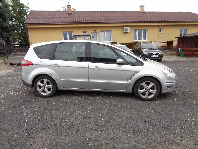 Ford S-MAX 2,0 - fotka 4 z 15