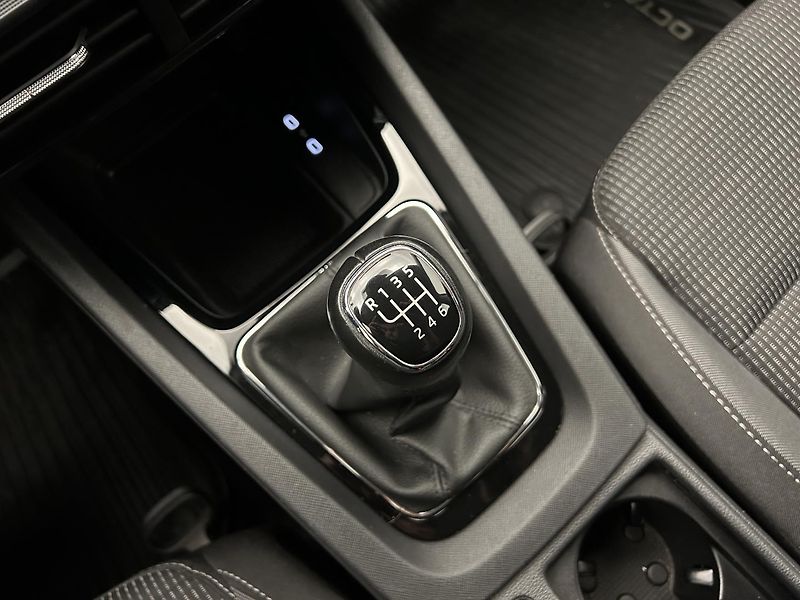 Škoda Octavia 2.0 TDI Ambition - fotka 17 z 26
