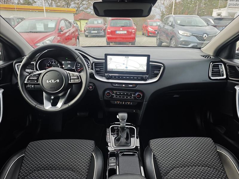 Kia XCeed 1,5 T-GDI 7DCT automat  TOP - fotka 15 z 21
