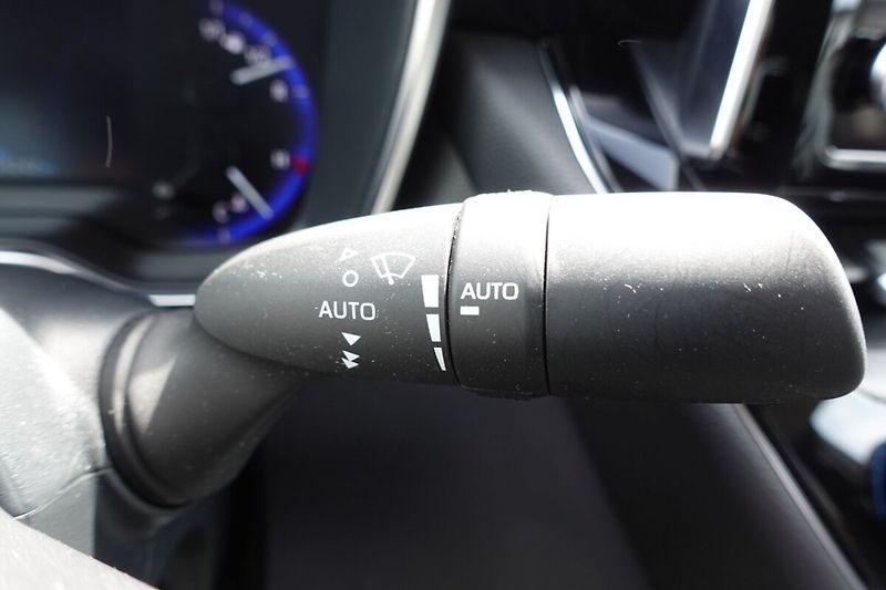 Toyota Corolla 1.5TNGA 125 - 6 MT Comfort + S - fotka 28 z 32