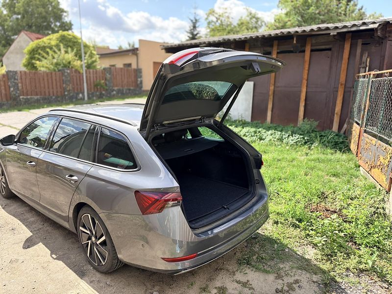 Škoda Octavia (2023) Sportline 1,5 TSI e-TEC - fotka 7 z 17