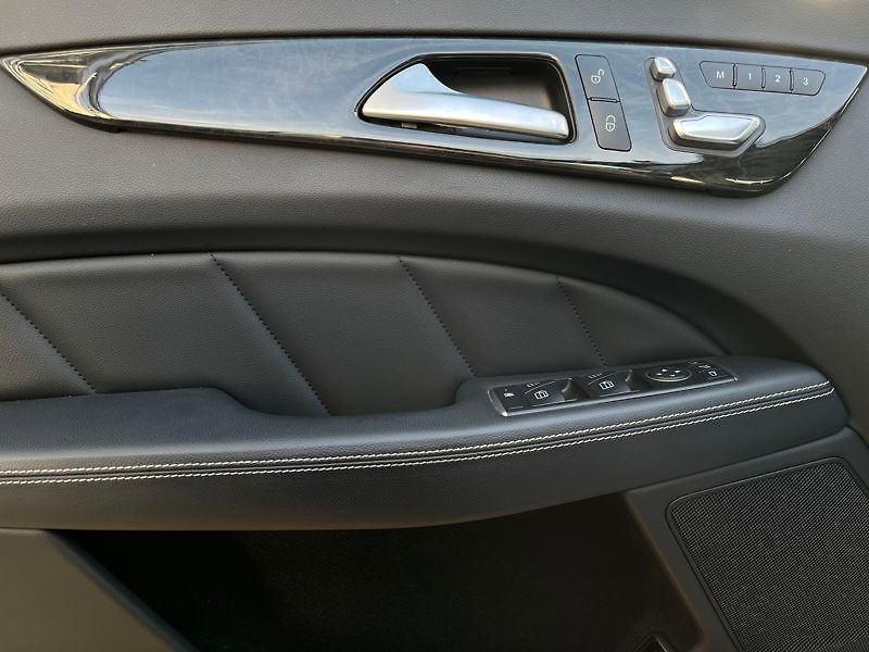 Mercedes-Benz CLS 250 d 4MATIC kupé AMG Line - fotka 13 z 18